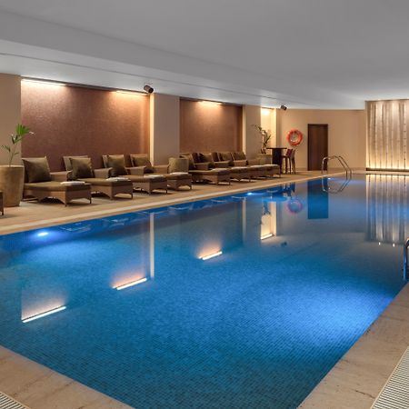 拉托雷希尔顿逸林高尔夫水疗度假酒店 罗尔丹 外观 照片 The swimming pool at the hotel