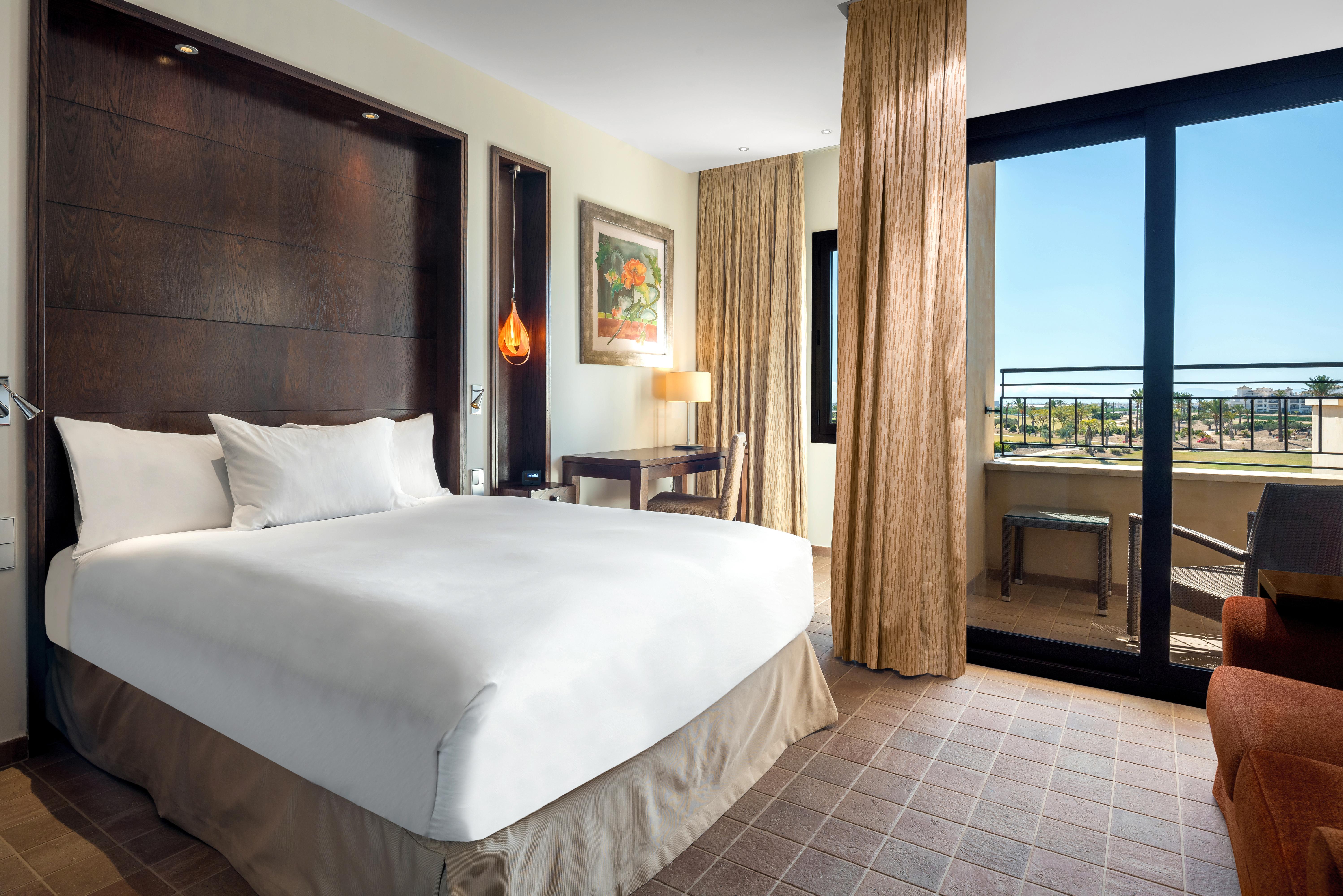 拉托雷希尔顿逸林高尔夫水疗度假酒店 罗尔丹 外观 照片 A bedroom at the Hilton San Diego Bayfront